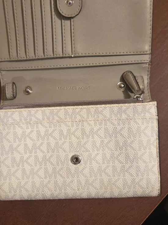 Michael Kors Wallet - Picture 5 of 13